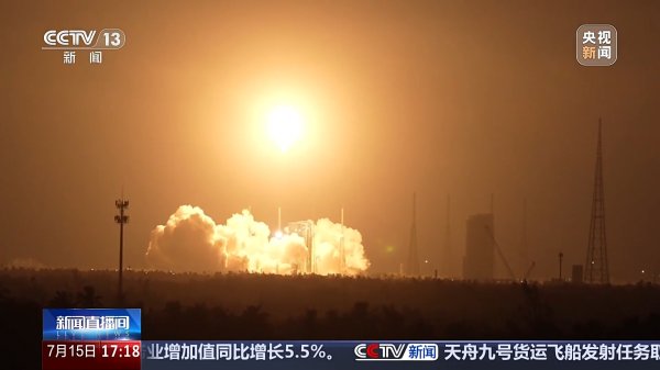 领航优配 在观礼平台“追火箭”是种什么体验？游客：心都被点燃了